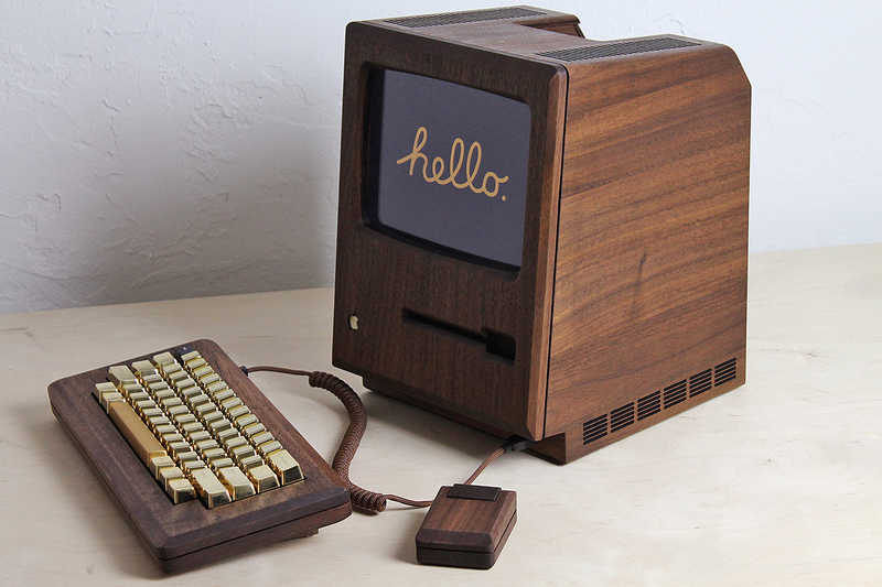 Illustration for article titled A Wooden Macintosh Replica Proves the Original Deserved a Flashy Gold Keyboard